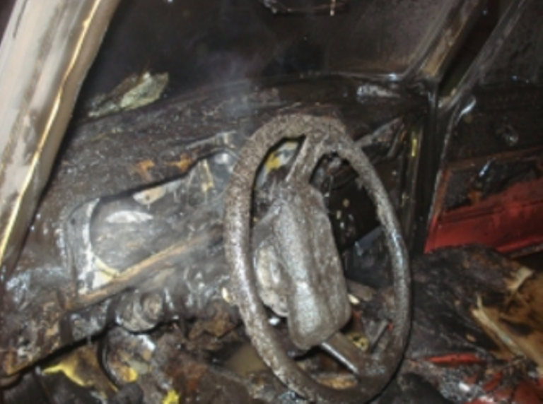 В Бузулуке ночью горел легковой автомобиль